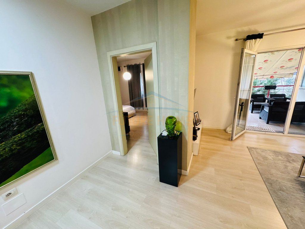 Vendesi in vendita appartamento 1+1+veranda Via albanopoli