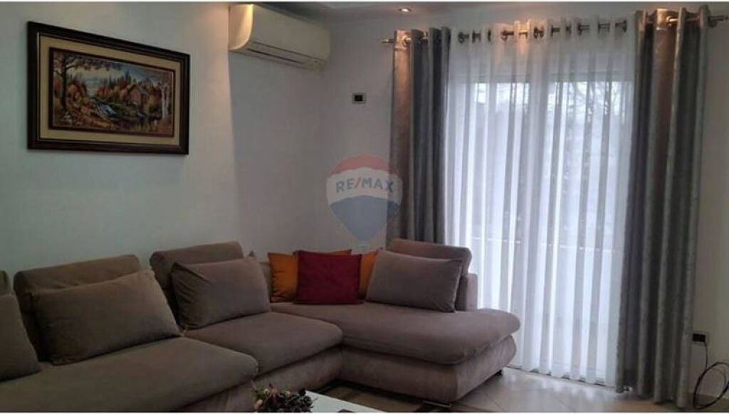 !!!Appartamento - In Affitto - Via Elbasanit, Tirana!!!