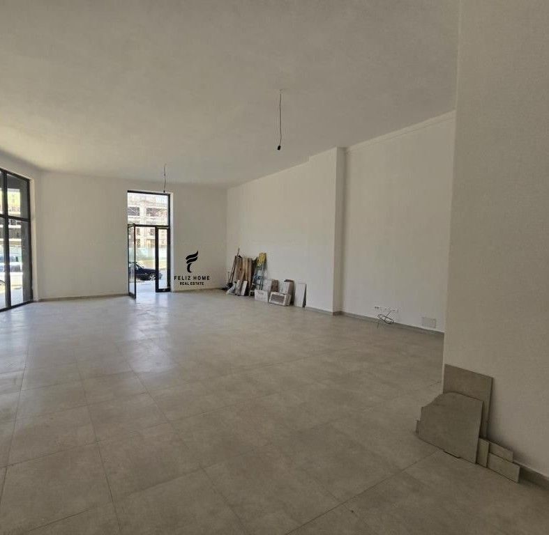 UFFICIO IN AFFITTO 84 M2 NUOVO BOULEVARD 90.000 LEKE FH-66312