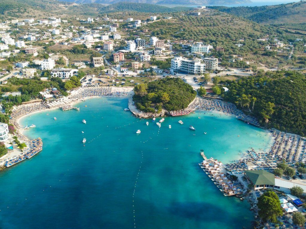 KSAMIL, WE SELL PRIVATE HOUSE  LAND IN THE CENTER