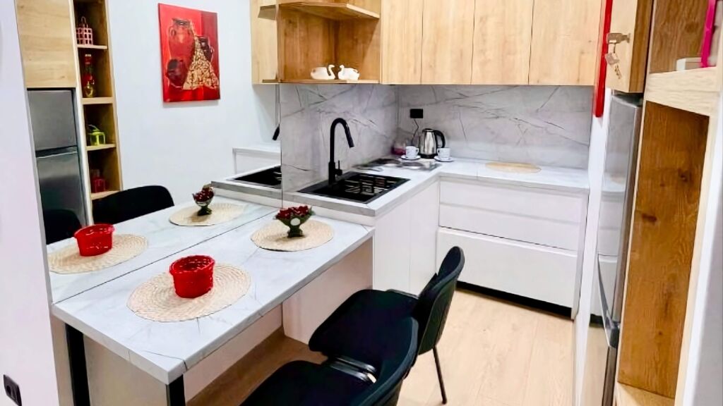Studio Moderna In Affitto | Completamente Arredata