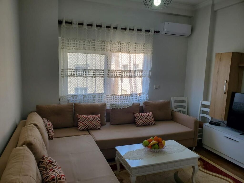 Shitet apartament 1+1 në Yzberisht!