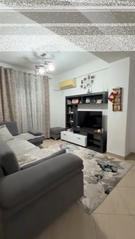 Apartament 3+1, Astir!
