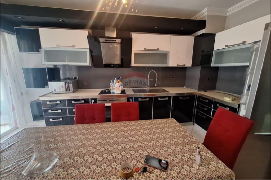 Apartament per shitje 2+1+2 + post parkim ne Laprake