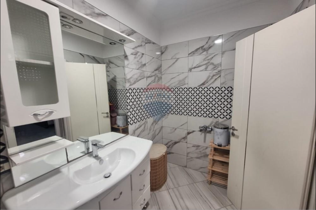 Apartament per shitje 2+1+2 + post parkim ne Laprake
