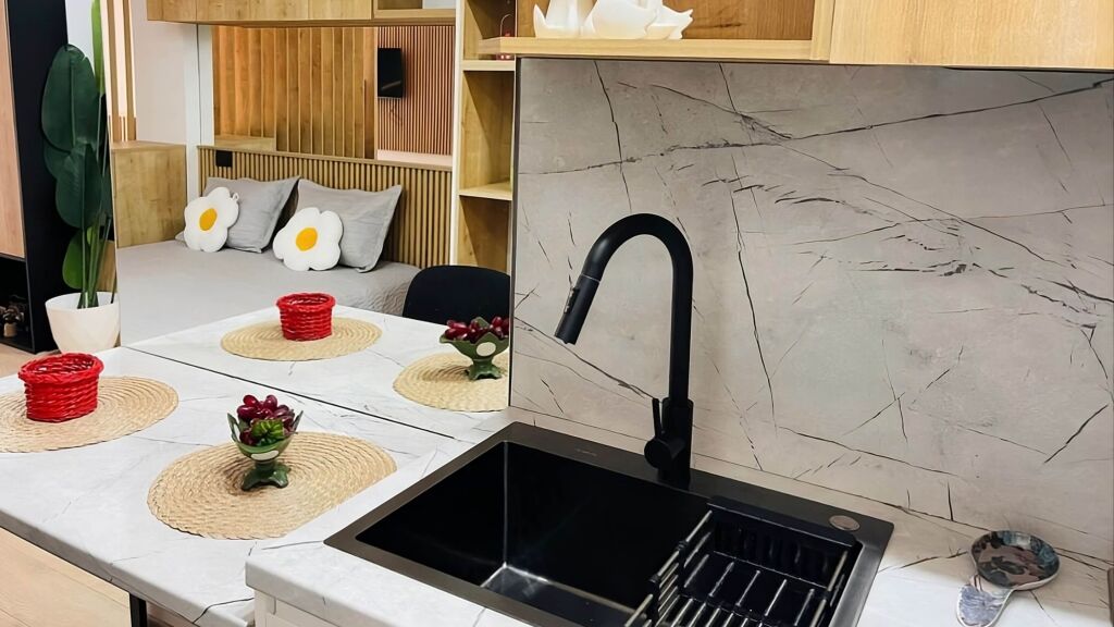 Studio Moderna In Affitto | Completamente Arredata