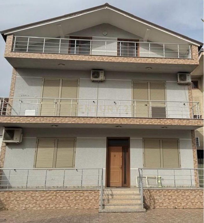 3-storey villa for sale in Dergut, Shkoder 275,000 €