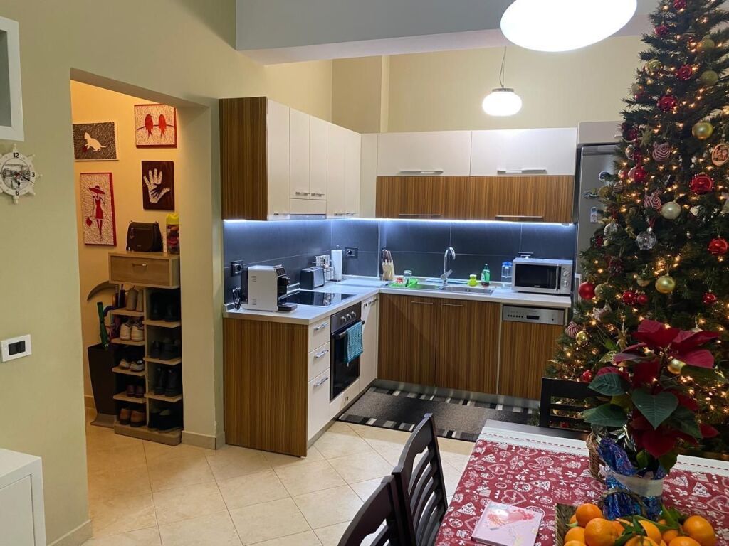 Apartament me qira 2+1 në Fresk!