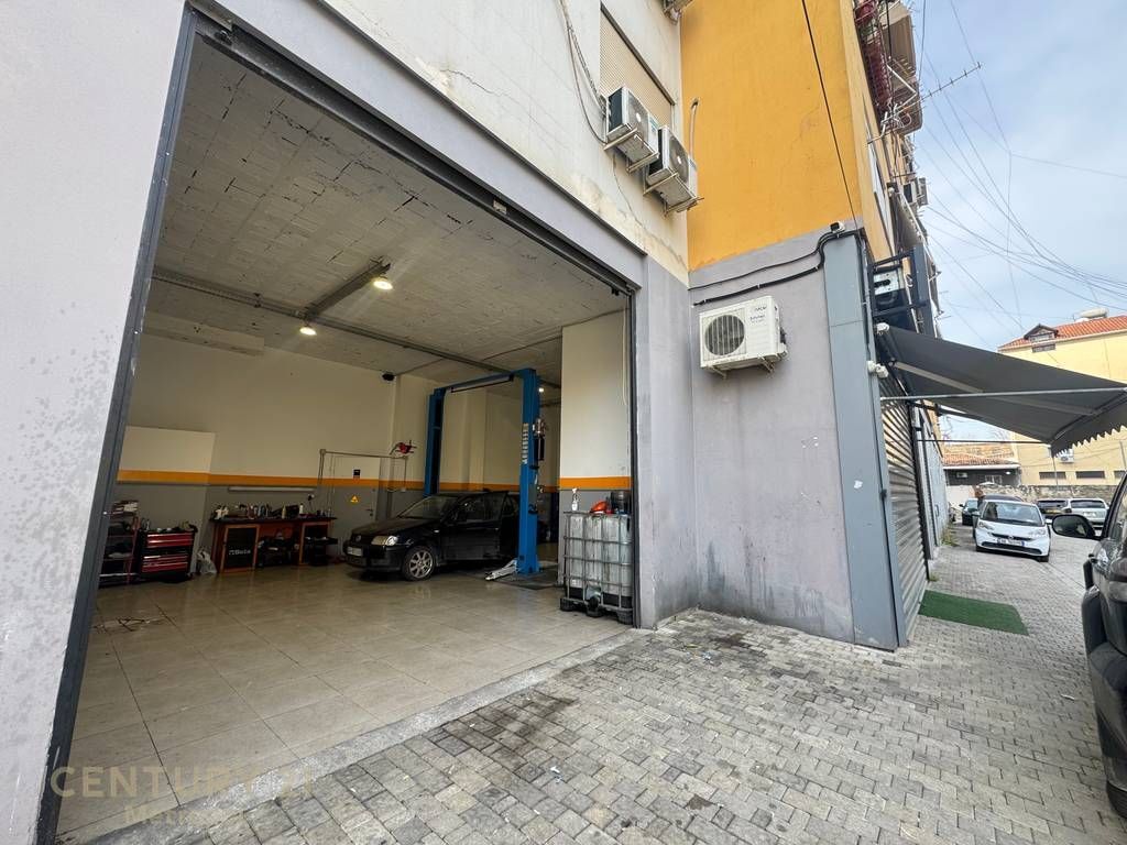 WE OFFER FOR RENT GROUND FLOOR SPACE ON SIRI KODRA STREET! 1,900 € /Month