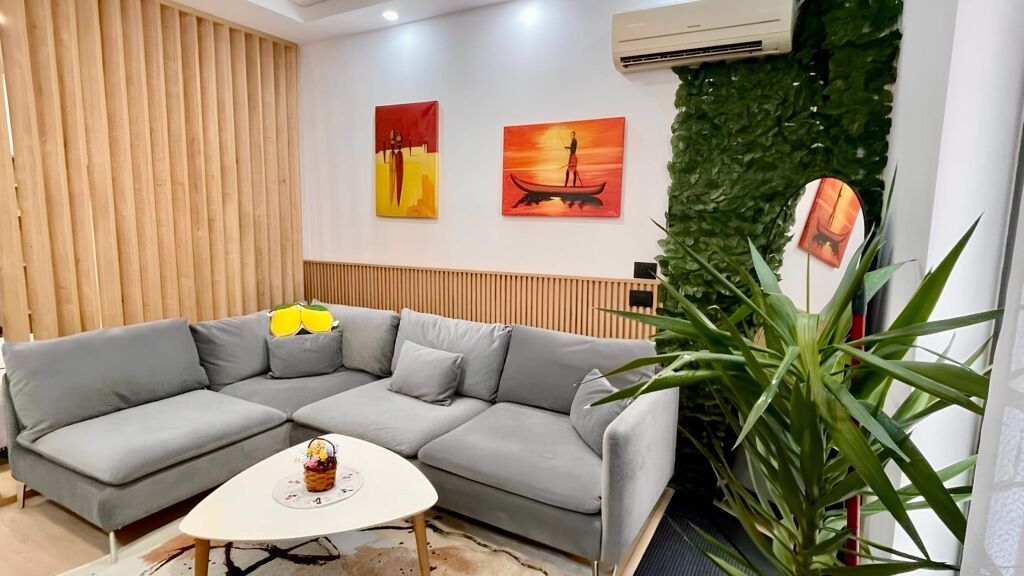 Studio Moderna In Affitto | Completamente Arredata