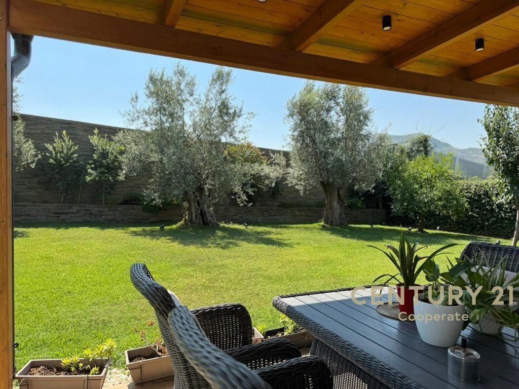 SHESIM VILË LUKSOZE NË LONG HILL RESIDENCE 1,600,000 €