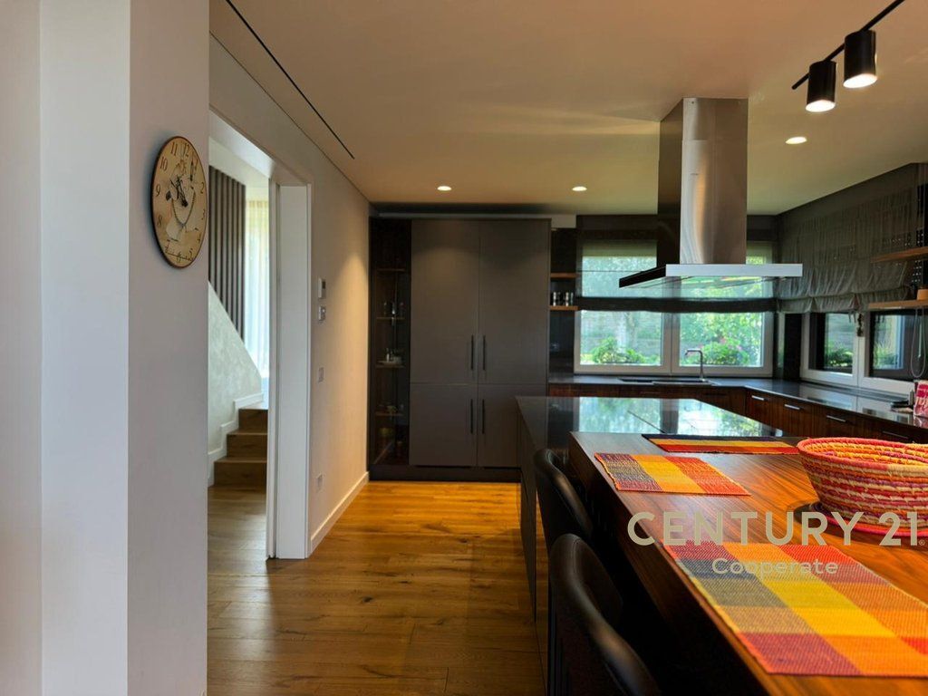 SHESIM VILË LUKSOZE NË LONG HILL RESIDENCE 1,600,000 €
