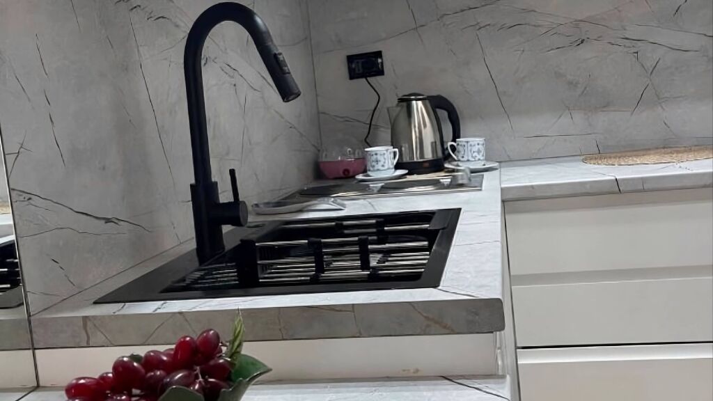 Studio Moderna In Affitto | Completamente Arredata