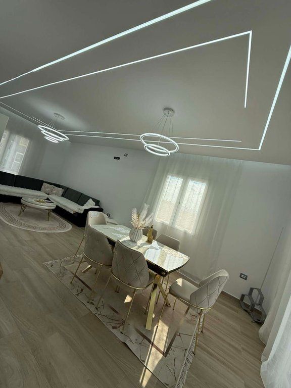 Villa 3+1+2 in Affitto a Fresku, Tirana