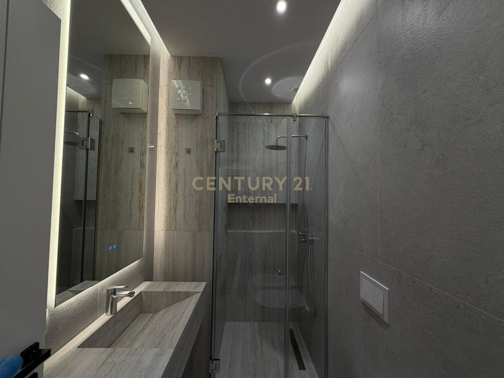 Apartament luksoz 2+1+2 me qira tek Golden Tower, Mine Peza
