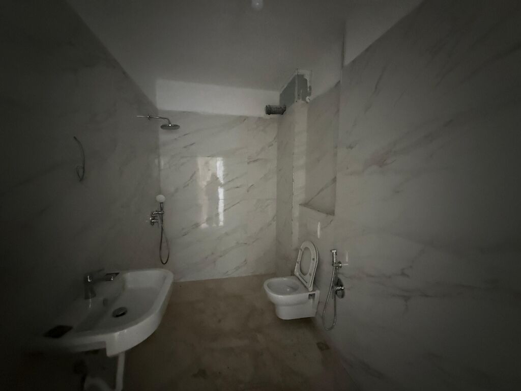 Shitet Apartament 1+1 tek Pazari i Ri