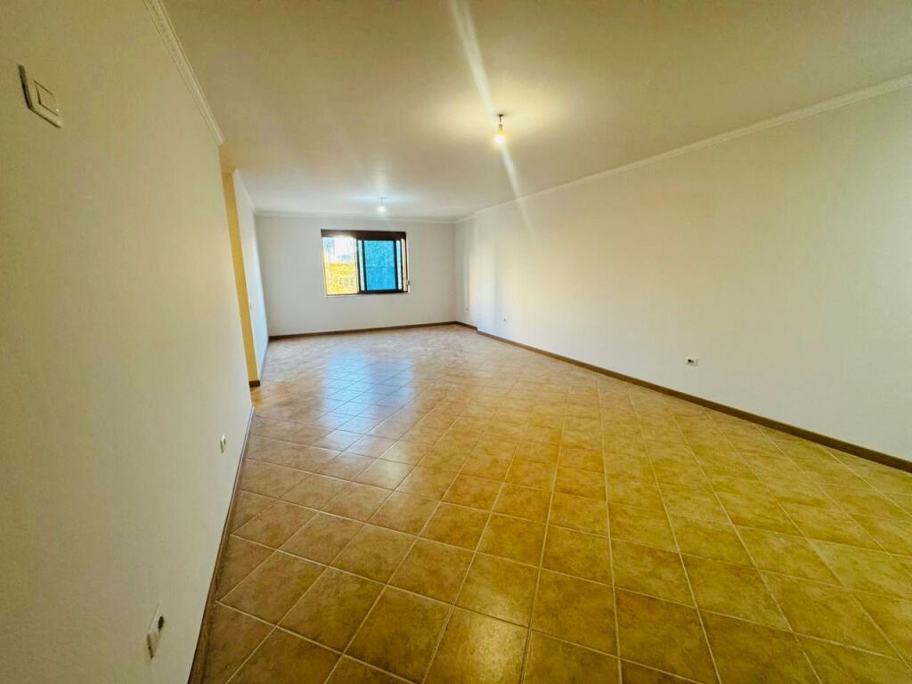 📍🏠Jepet Zyre me qera - Stacioni i Trenit prane Spak