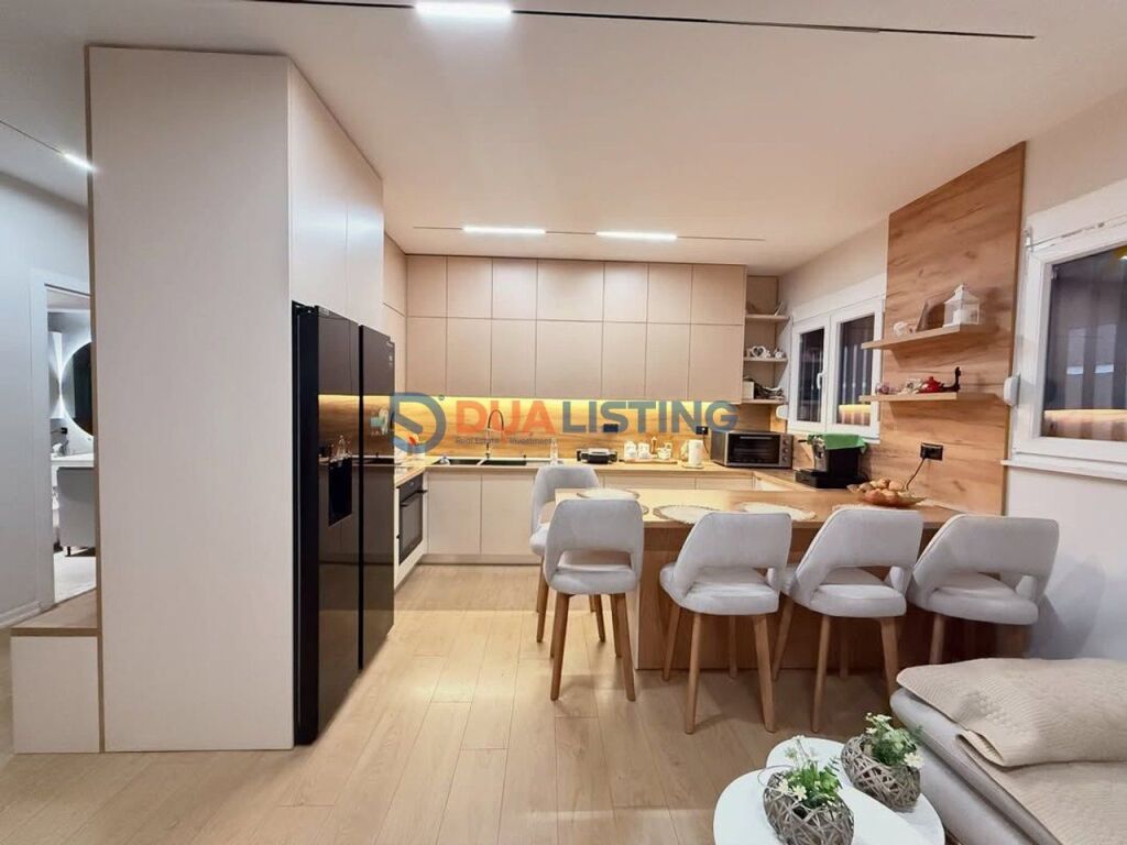 Jepet me qira apartament 2+1, Rruga e Dibres !