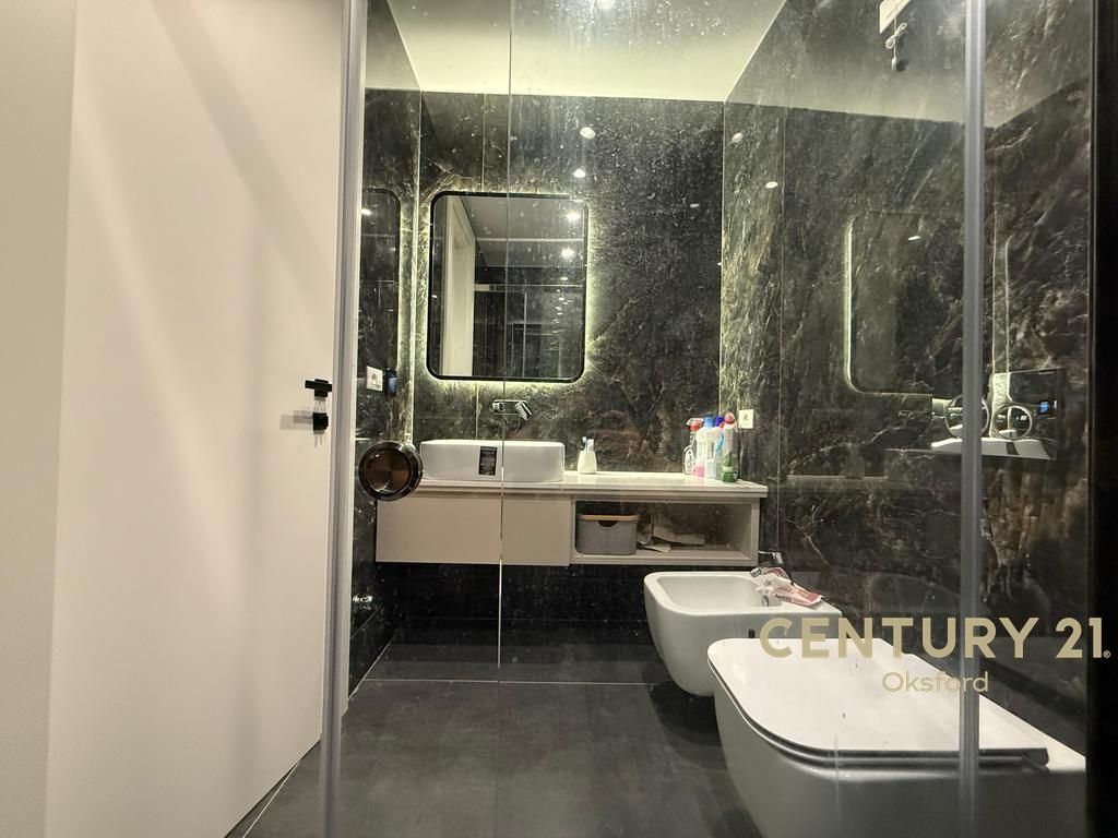 Shesim apartament luksoz, tek Rezidenca Lake View! 750,000 €