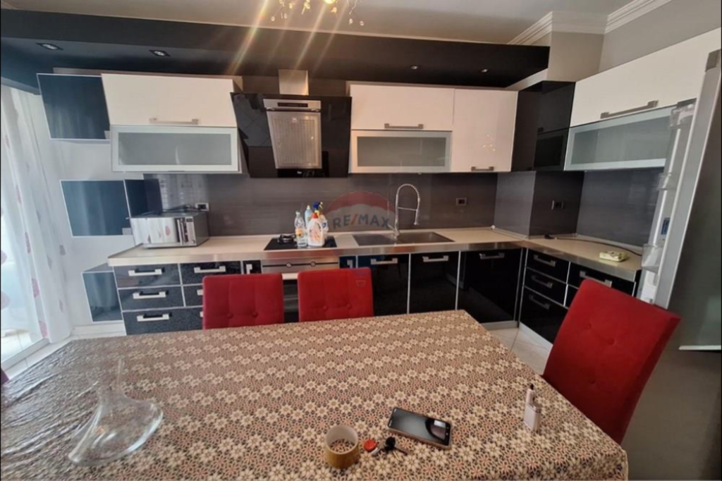 Apartament per shitje 2+1+2 + post parkim ne Laprake