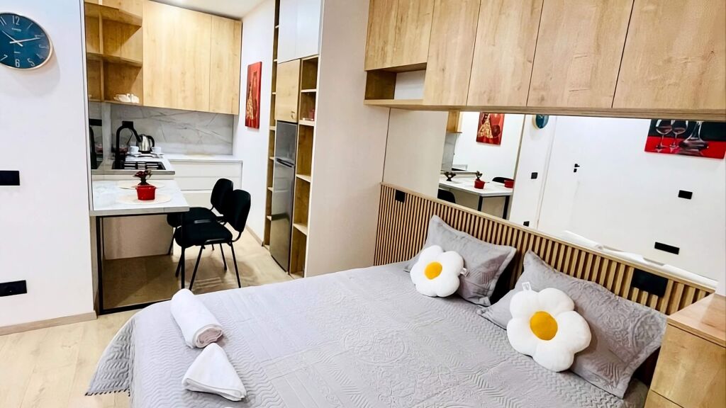 Studio Moderna In Affitto | Completamente Arredata