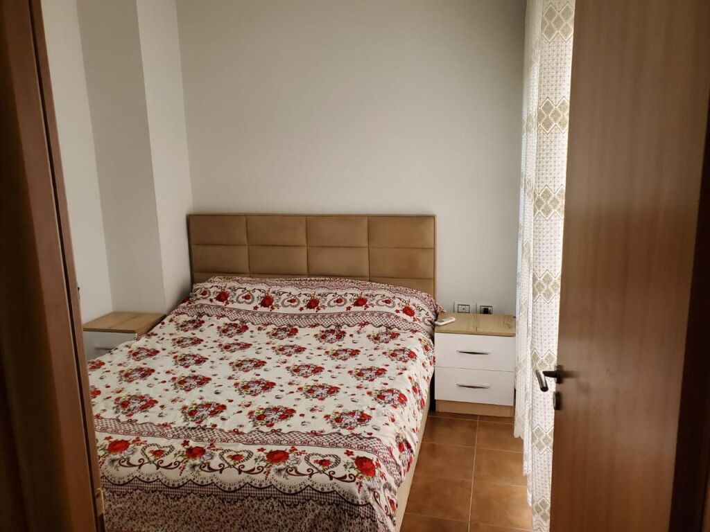 Shitet apartament 1+1 në Yzberisht!