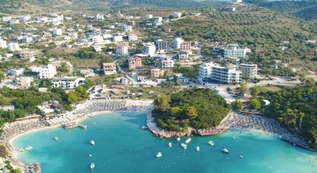 KSAMIL, WE SELL PRIVATE HOUSE  LAND IN THE CENTER