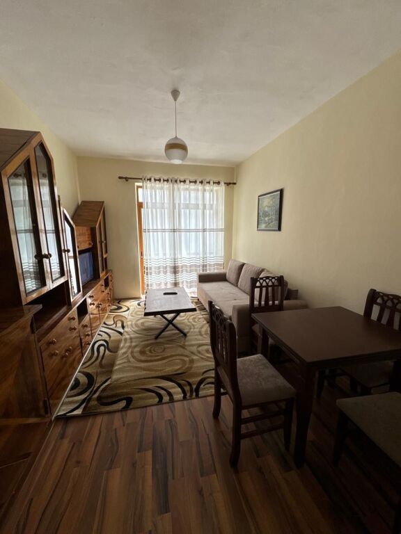 Apartament me qira 1+1 në Bllok!