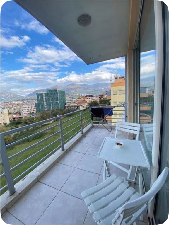 Apartament 1+1, Ali Dem!