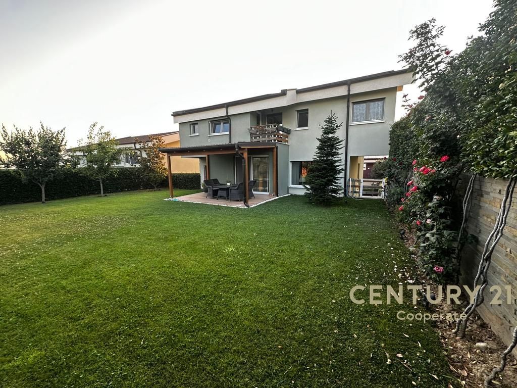 SHESIM VILË LUKSOZE NË LONG HILL RESIDENCE 1,600,000 €