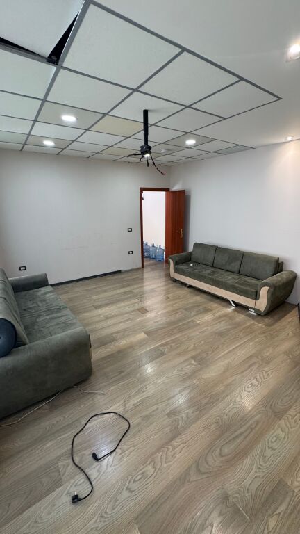 🔥AMBIENTE COMMERCIALE IN AFFITTO NEL CUORE DI TIRANA! 🔥