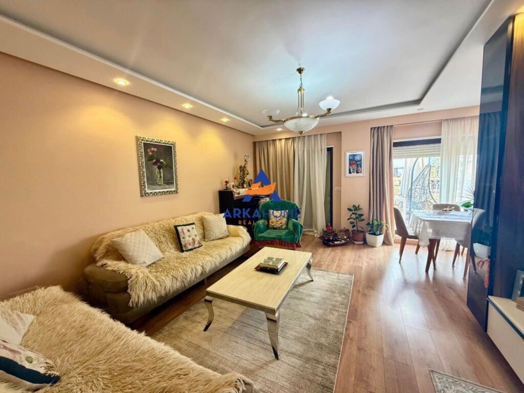 SHITET APARTAMENT 3+1+VERANDË "TE KOPSHTI BOTANIK" 335.000 EURO