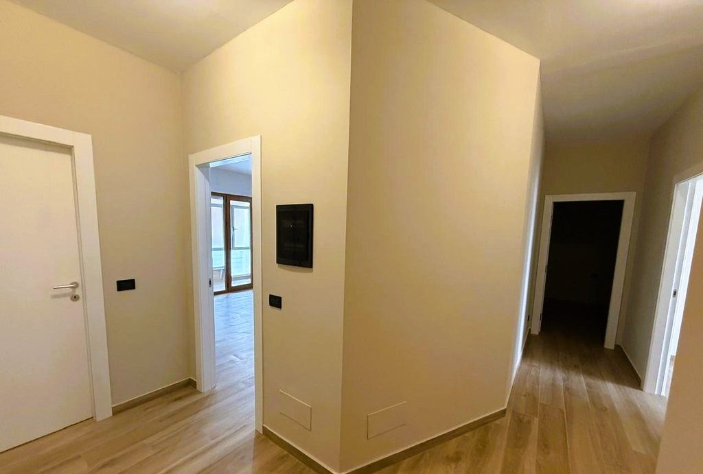 UFFICIO IN AFFITTO 138 M2 A GARDA, 4 AMBIENTI + POSTO AUTO