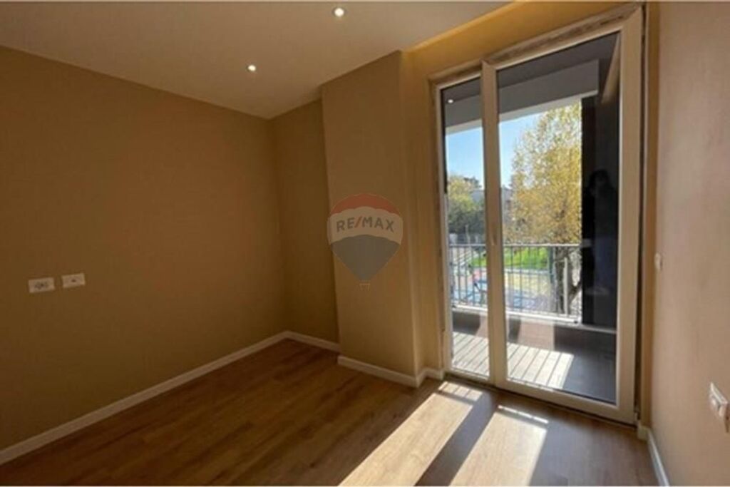 Apartament 1+1 me qira prane Amb. Amerikane!