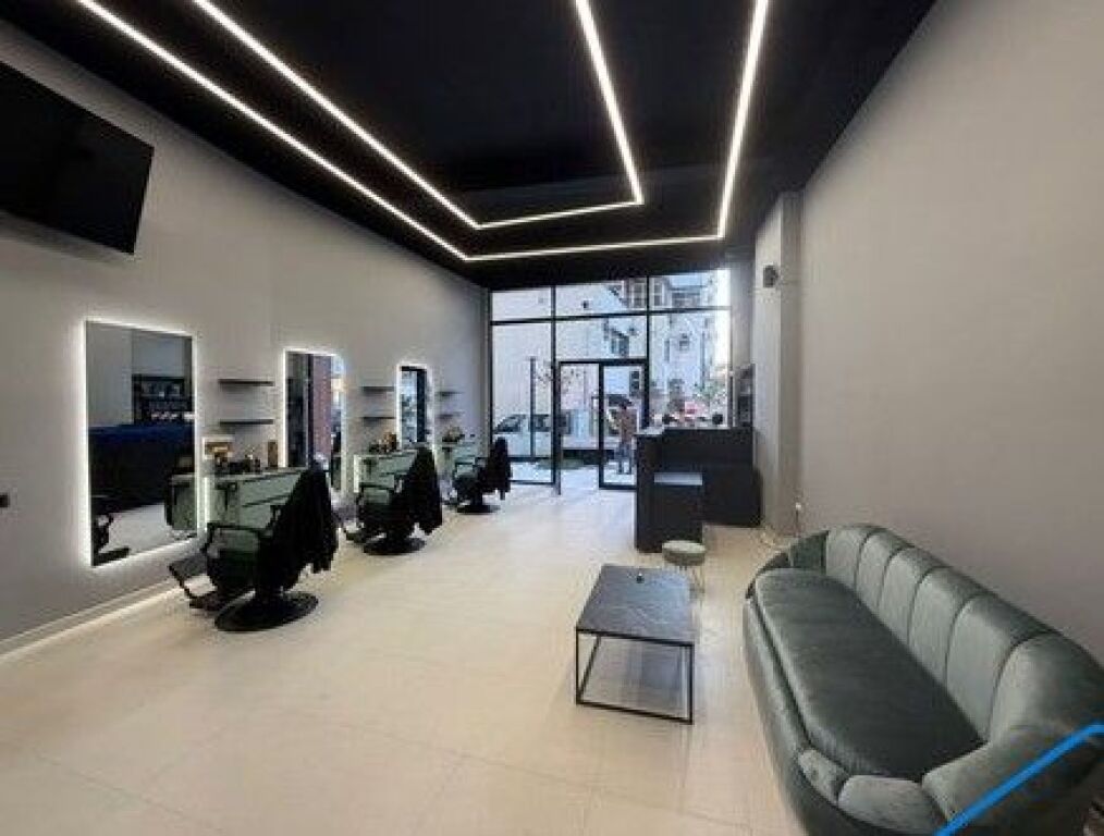Shitet , Biznes Barber Shop, Pazari i Ri, Tirane.