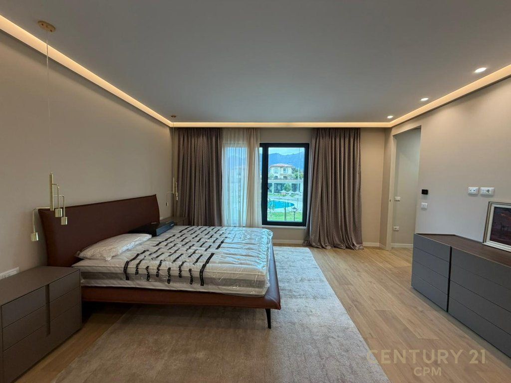 Modern villas for rent at the Tuscany residence