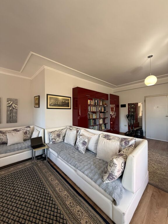Shitet apartament 2+1+2 tualete te Rruga e Bogdaneve