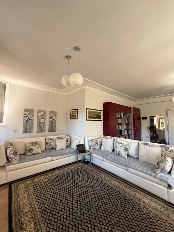 Shitet apartament 2+1+2 tualete te Rruga e Bogdaneve