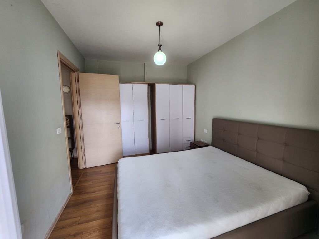 Jepet 1+1 me qira tek kompleksi ana , 40,000leke