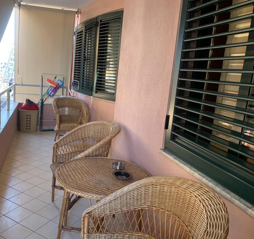 JEPET ME QIRA APARTAMENT 2+1+2 TE 21 DHJETORI 750 EURO