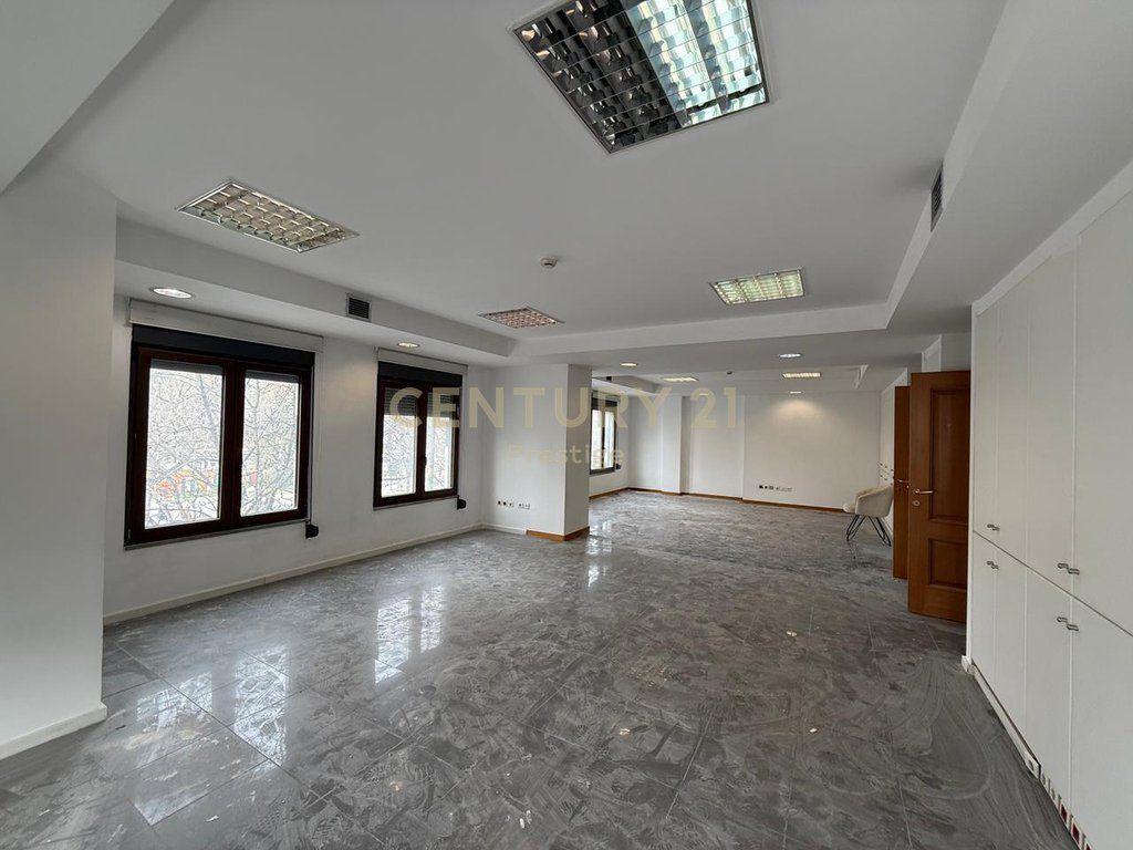 COMMERCIAL SPACE/OFFICE FOR RENT, ELBASANI STREET, TIRANA