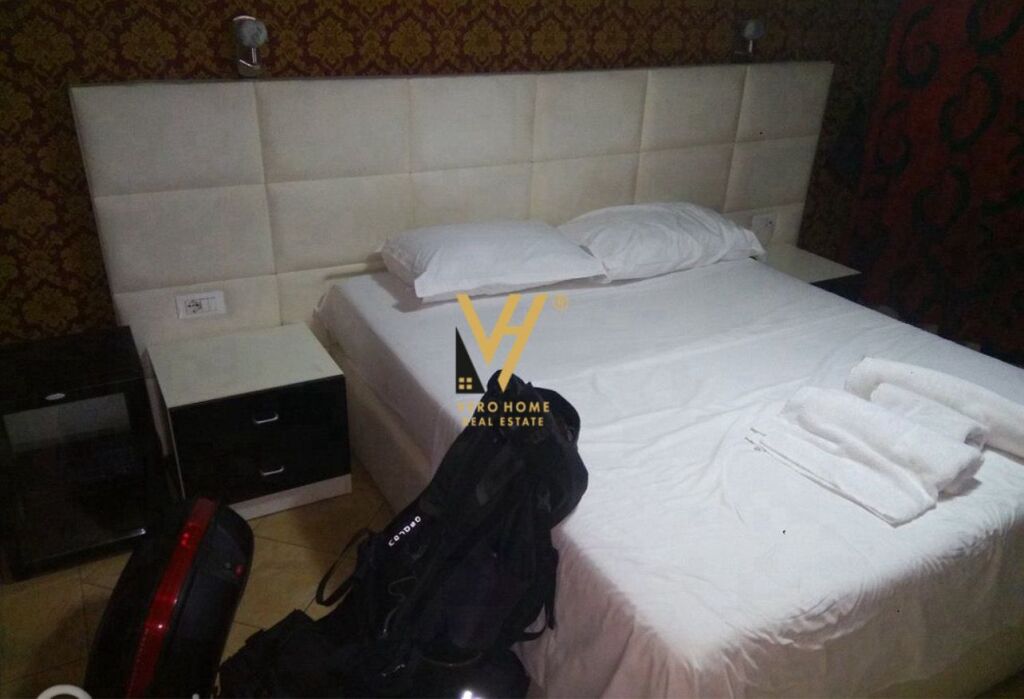 JEPET HOTEL ME QERA TE RRUGA DRITAN HOXHA 500.000 LEKE