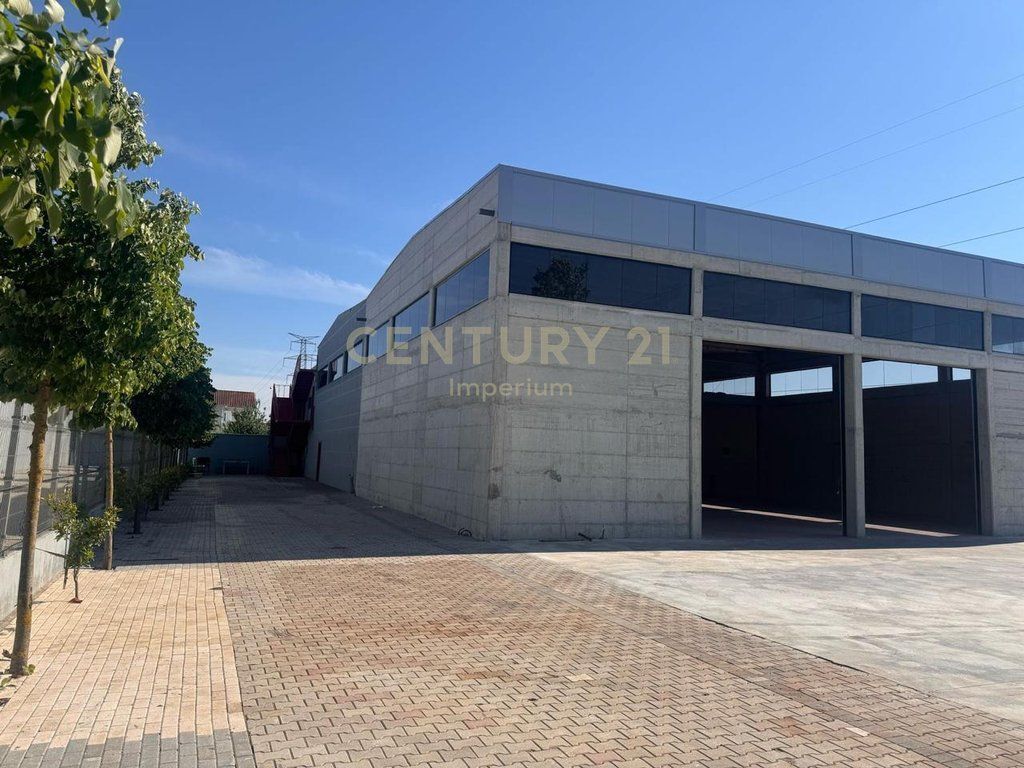 We rent a large warehouse Near Mother Teresa Airport 3,000 € /Month
