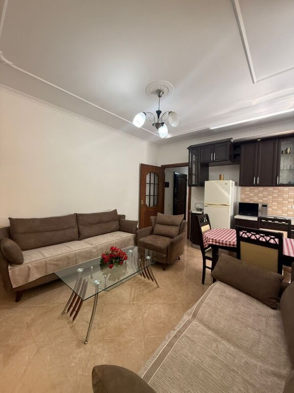 Apartament 2+1, Astir!