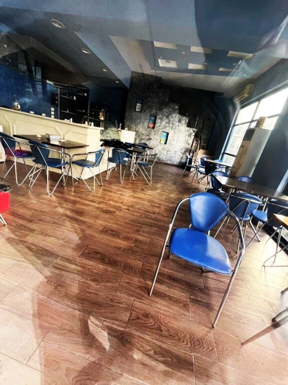 Bar Ristorante in Affitto, 120 m², 1.000 € a Lapraka