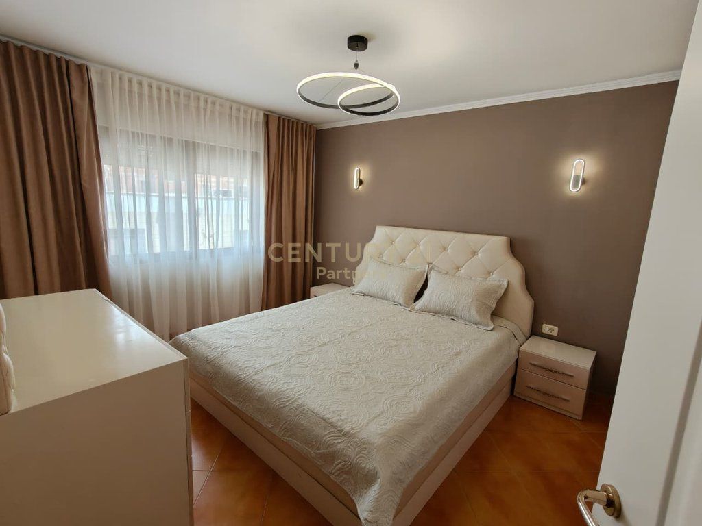SHITET APARTAMENT 1+1 – RRUGA DIBRES, TIRANË!
