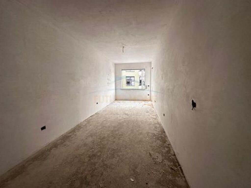 Shitet, Apartament 2+1, Paskuqan
