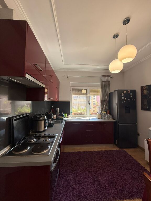 Shitet apartament 2+1+2 tualete te Rruga e Bogdaneve