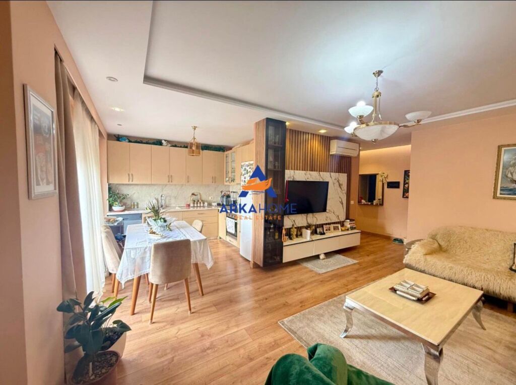 SHITET APARTAMENT 3+1+VERANDË "TE KOPSHTI BOTANIK" 335.000 EURO