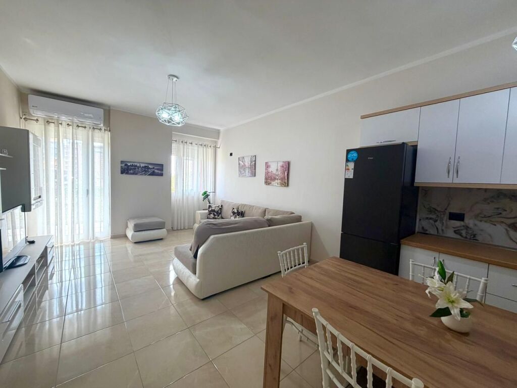 Appartamento 2+1 in Affitto a Lungo Termine - Centro, vicino Hotel Partner, Vlore